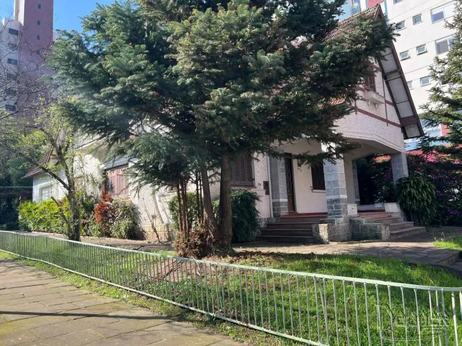 Casa residencial à venda na Vila Rosa com 252 m² e 4 dormitórios/quartos disponíveis.
