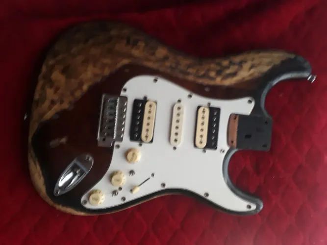Corpo de guitarra Marupá