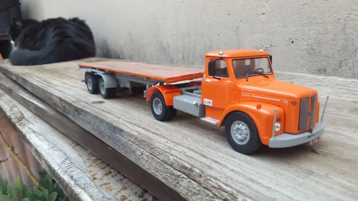 Miniatura caminhão Scania escala 1:43