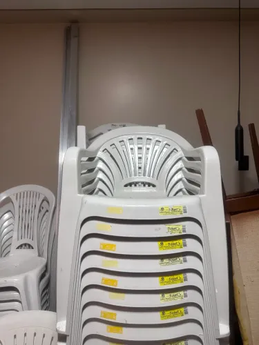 Poltrona De Plástico Resistente 182kg