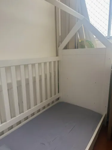 Berço estilo casinha + colchão POUCO USO