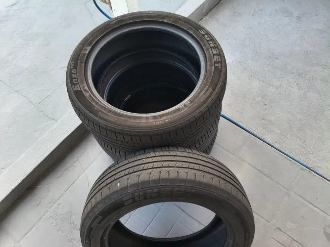 Vende-se Pneus semi-novos.