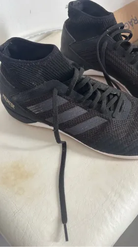 Chuteira Predator adidas 
