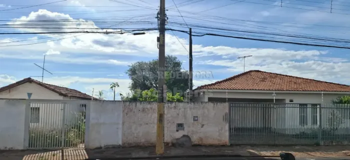 Excelente Terreno na General Glicério com 02 casas