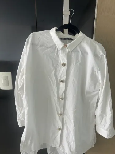 Camisaria Zara branca oversized 