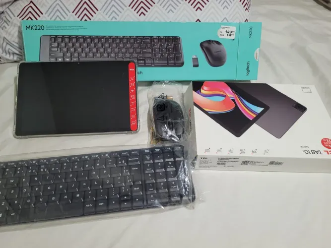 Tablet com teclado novo completo