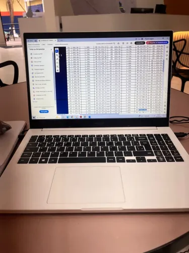 Samsung Book NP550XDA-KO2BR (branco)