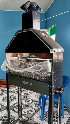 Churrasqueira Pré-Moldada com Coifa e Chaminé Inox - Nunca foi usada