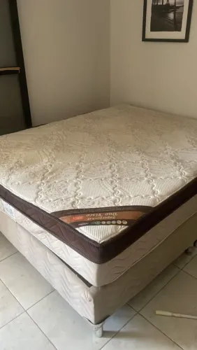 Cama queen ótimo estado