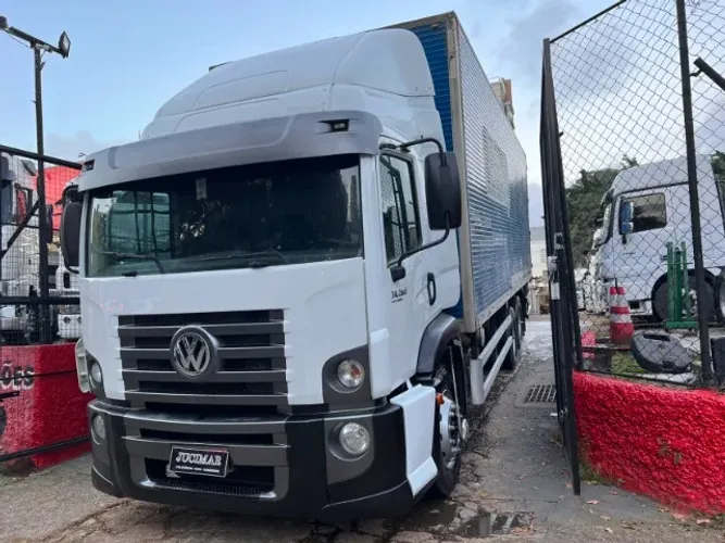 VOLKSWAGEN 24.280 6X2 2013 BAÚ 8,5