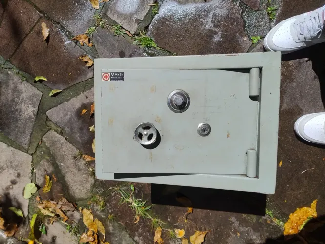 Cofre de aço com senha