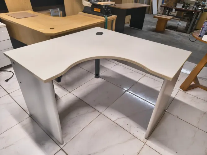Mesa de escritório em L