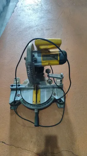 Serra esquadria Dewalt 1650w 220 volts