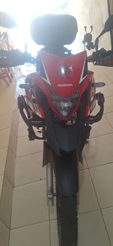 Moto extremamente conservada com baixo km