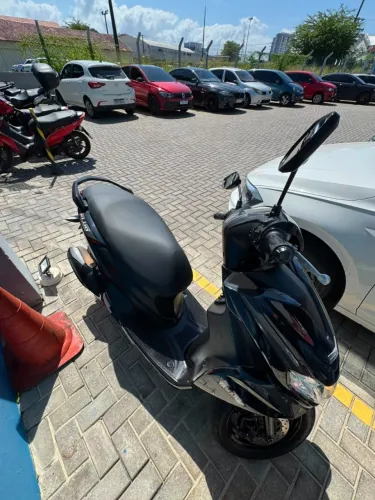 MOTO YAMAHA FLUO 2024