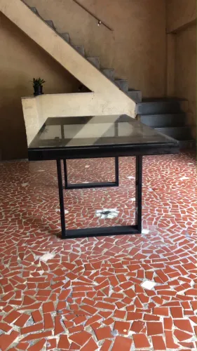 Mesa premium de Metalon e vidro.