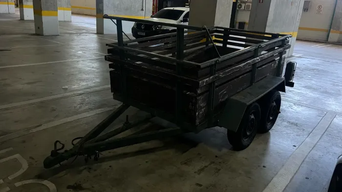 VENDO REBOQUE DE CARGA - 2 EIXOS / 4 RODAS