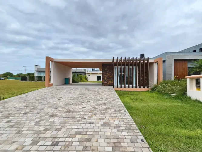 CASA EM CONDOMÍNIO FECHADO DE 4 DORMITÓRIOS COM 60 X PARA PAGAR DIRETO !!!