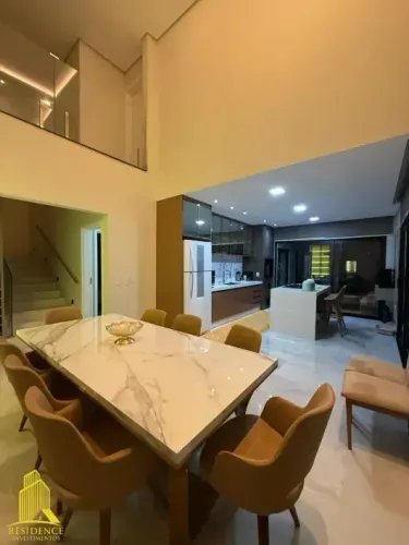 Residência térrea de luxo possui 281 m² de área útil em um terreno de 450 m², oferecendo c