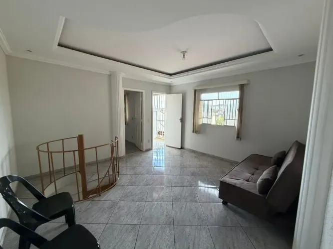 Casa para aluguel tem 260 metros quadrados com 4 quartos em Glória - Belo Horizonte - MG