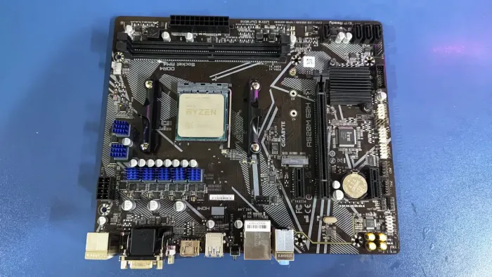 placa mae GIGABYTE A520M S2H<br>DDR4 socket AM4<br>R$200,00