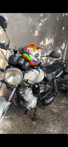 Vendo YBR 125 em dia