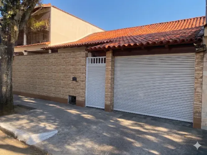 2 Casas no Bairro República (Mesmo Terreno)