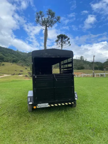 Reboque para Cavalos