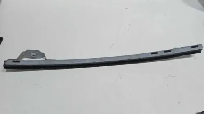 Guia Porta Vidro D/e Prisma Lt 1.4 2012 Prateado