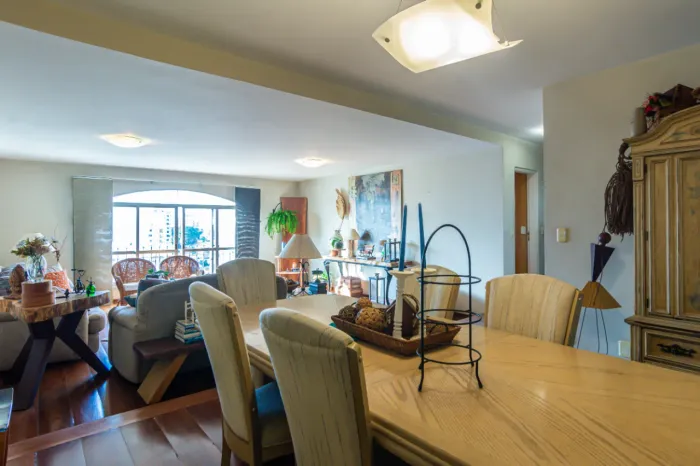 Apartamento para venda em Vila Morumbi com 4 quartos, sendo 3 suítes, 211m²