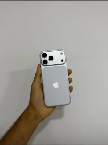17 Pro Max Silver de 256 GB, em 93% parcela em até 18x nos cartões