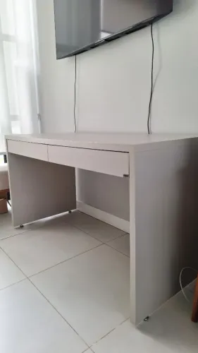 Escrivaninha Grande 1,40 m com 2 Gavetas - Pouco Uso