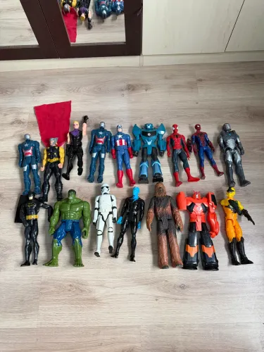 Super heróis , 60,00 cada um 