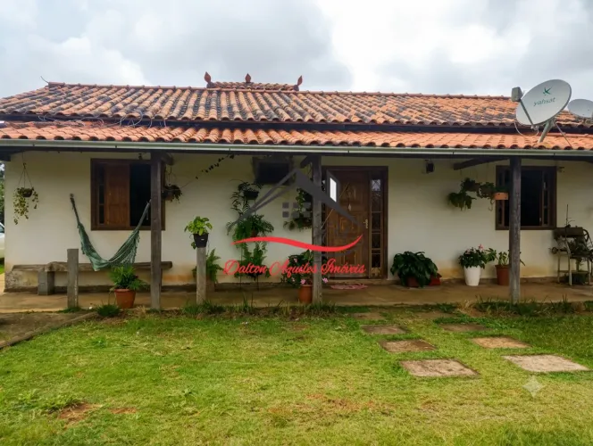 Sitio para Venda - 3 Quartos (1 suíte), 2 Banheiros - Alto da Guinda, Diamantina/MG.
