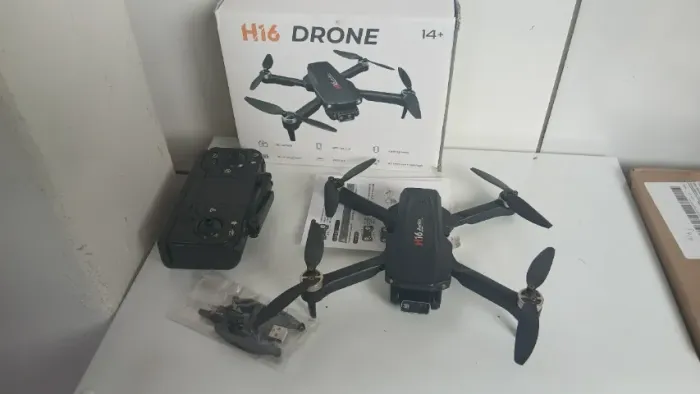 drone com câmera motor sem escova nao tem bateria  nao vai bateria 