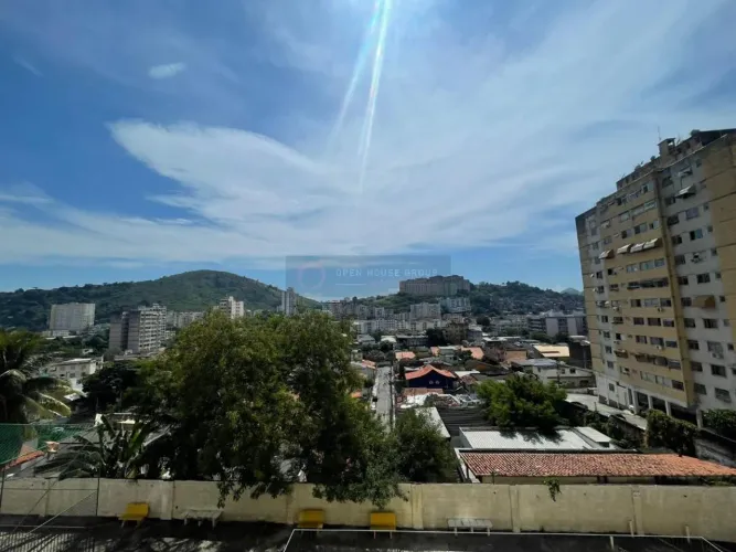 OPEN HOUSE APRESENTA: AMPLO 2 QUARTOS NO FONSECA COM VAGA A 5 MINUTOS DA PONTE!