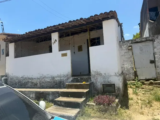 CASA PEQUENA COM TERRENO GRANDE - RIO NOVO - RUA BAO VISTA PRÓXIMO AO TERMINAL DE ÕNIBUS