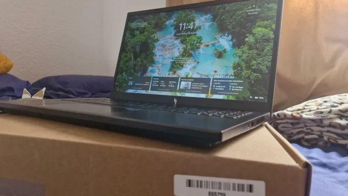 NITRO V15 RTX 4050 8GB WINDOWS