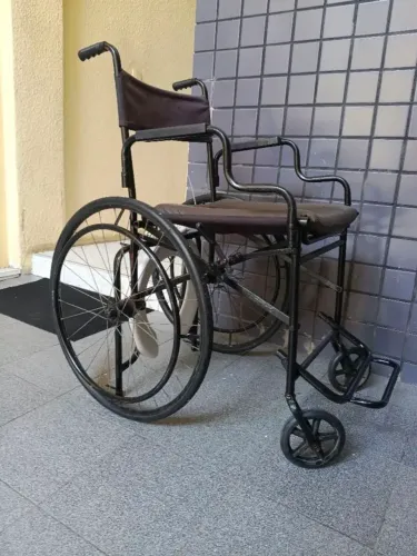 CADEIRA DE RODAS