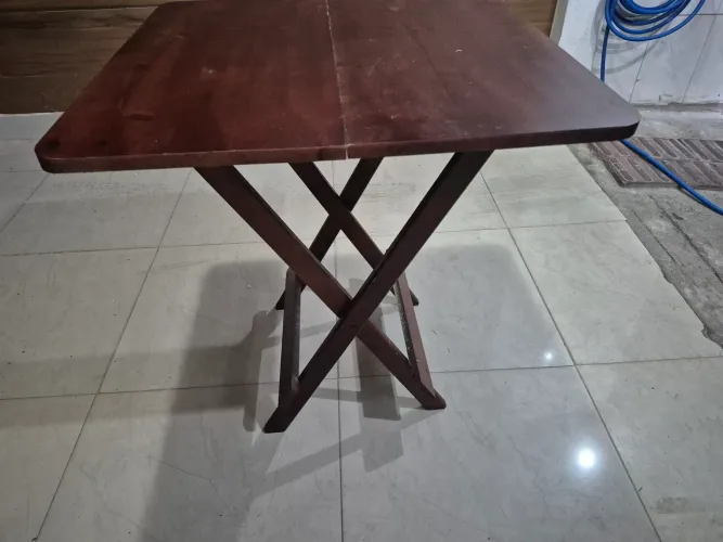 Mesa de madeira dobrável
