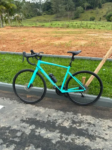 Bicicleta Speed Specialized Allez 2024 com Grupo 105