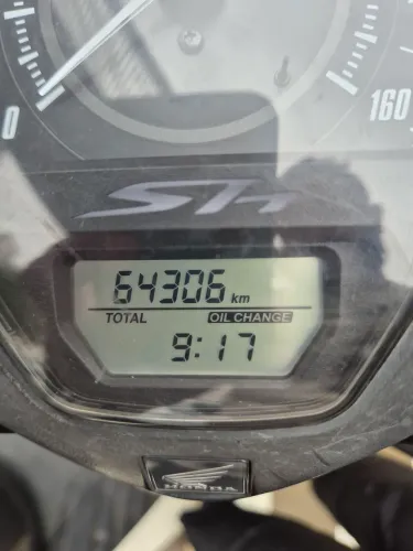 Moto muito boa de andar, uso diário 