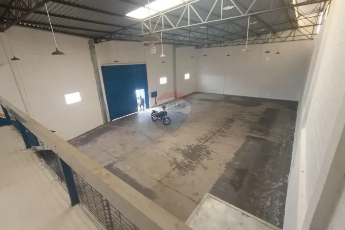 Galpão Comercial 300m², Ótima Localização!