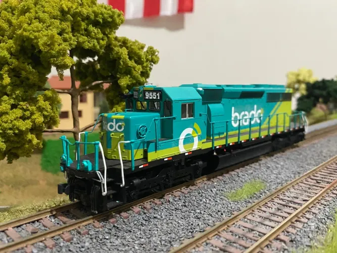 Locomotiva SD40-2 Brado DCC e Som - Kato HO