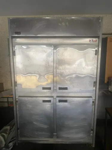 Geladeira comercial vertical Polar