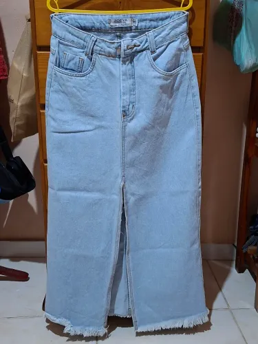 Saia jeans com fenda