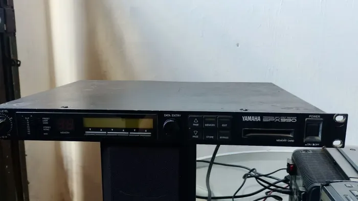 Yamaha SPX990 processador digital profissional