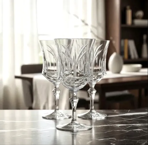 4 taças de cristal lapidado. Tania Bulhões