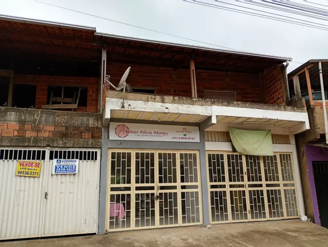 Casa com quintal com muitas árvores frutíferas, 02 salas comerciaisja locadas , 01 kitnet