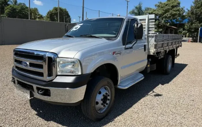 F4000 2015 4x4 2P Carroceria.